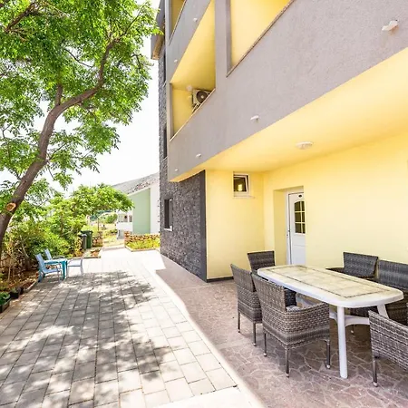 Apartments Lili Pag Town Exterior photo