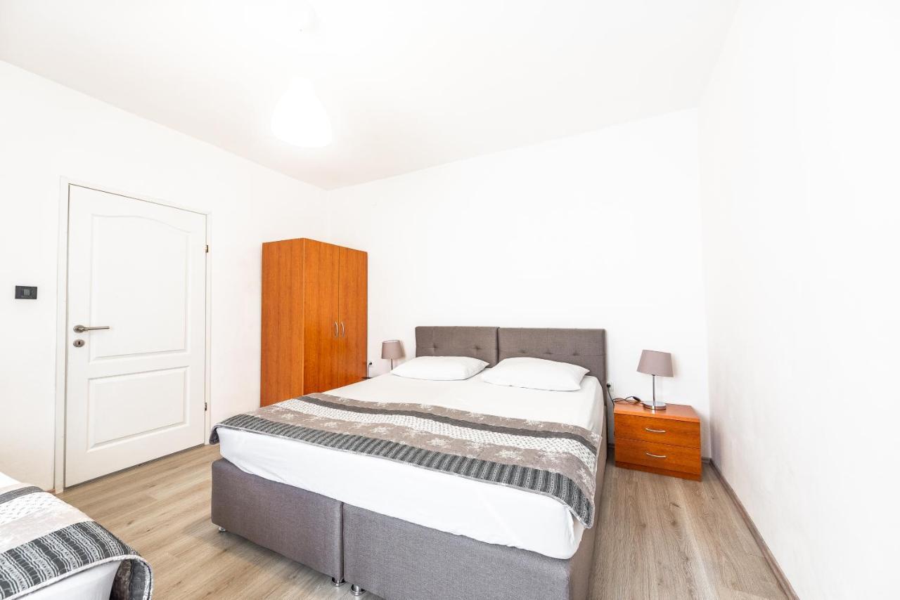 Apartment Lili Pag Town